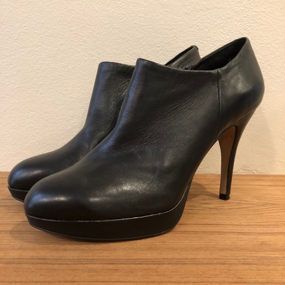 Vince Camuto Shoes - Vince Camuto Elvin Black Leather Bootie Sz 8.5
